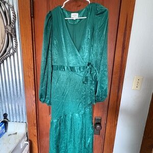 Ruffle wrap dreas